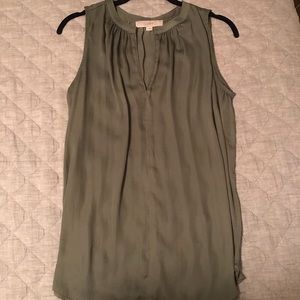 Loft tank with clasp